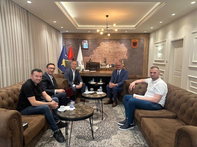 z. Sutaj zhvillon takim me Kryetarin, z. Aliu për administrimin e pasurive në territorin e Komunës së Ferizajt